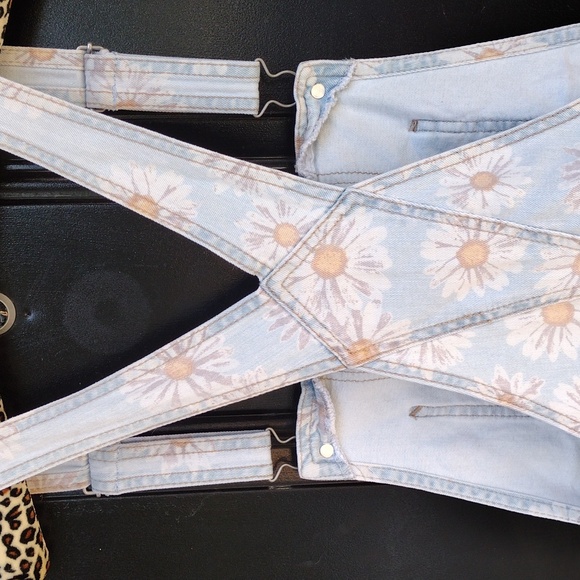 Blue jean overalls shorts - Picture 4 of 6